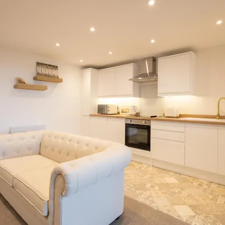 1, King's Court Apartman Scarborough