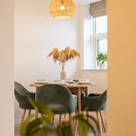 Apartment 1, King's Court